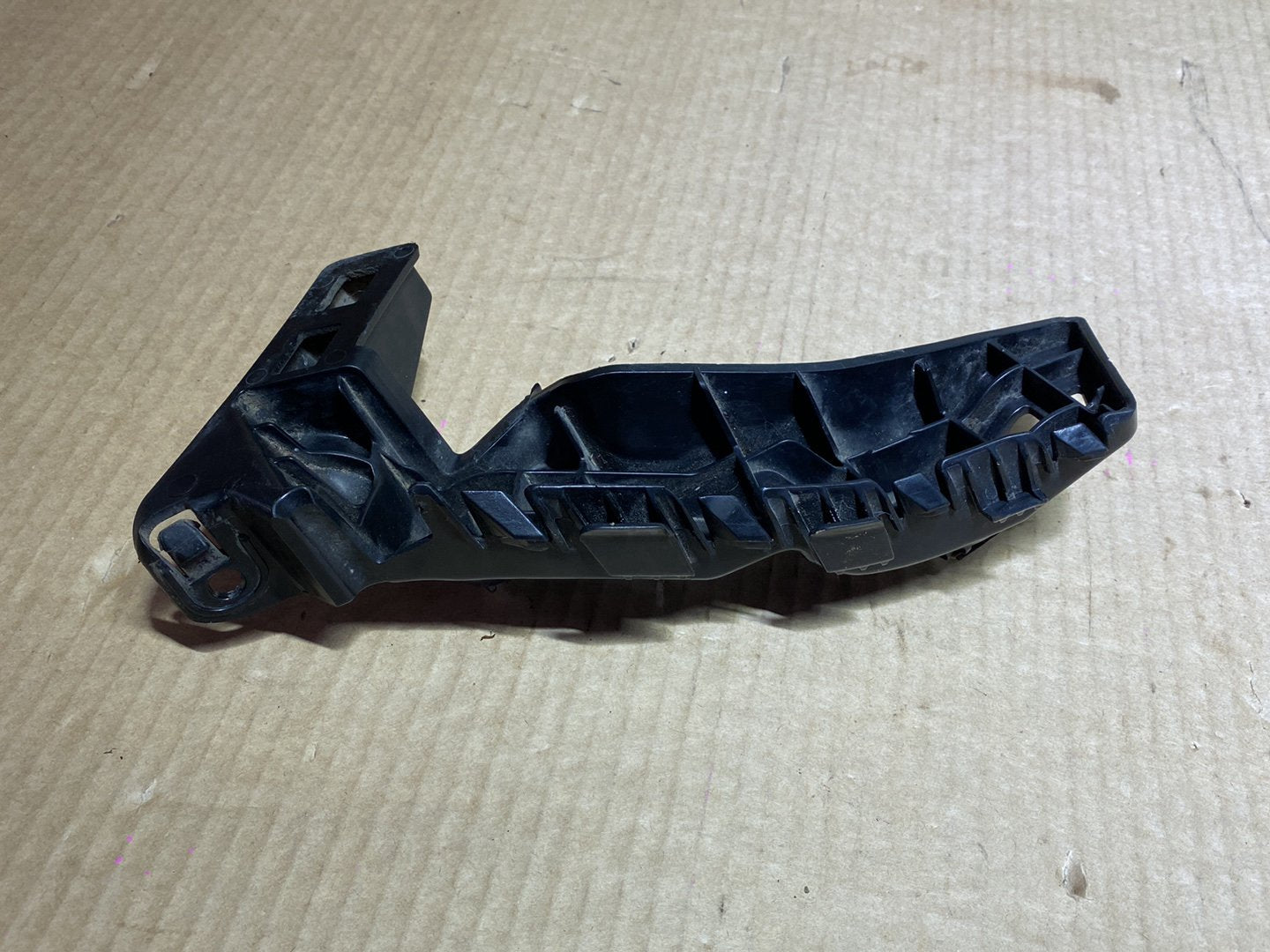 2016 SsangYong Korando - Left Front Bumper Retainer