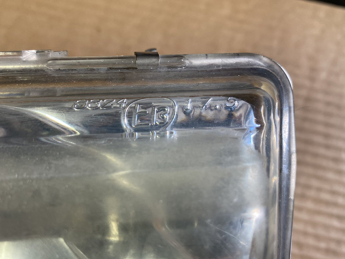 2004 Ford Explorer 1FMDU73E54ZA61167 - Left Headlight