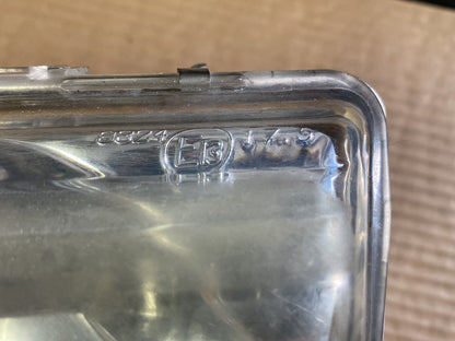 2004 Ford Explorer 1FMDU73E54ZA61167 - Left Headlight