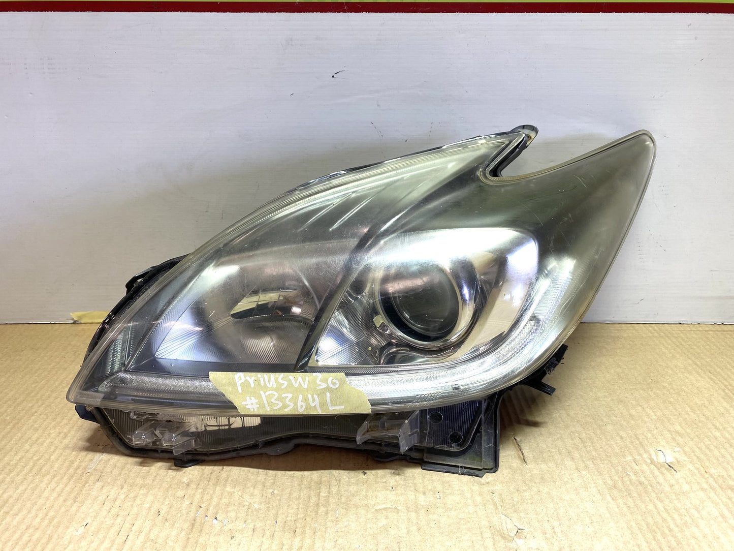 2013 Used Toyota Prius ZVW30 - Left Headlight PN: Koito 47-52