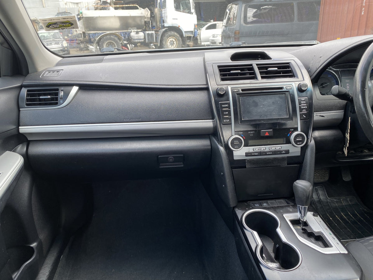 2016 Toyota Camry Hybrid H Dismantling For Parts