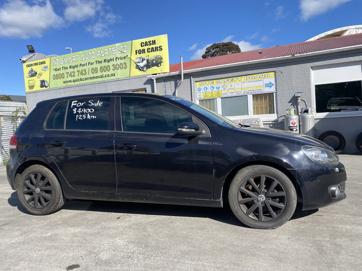 2009 Volkswagen Golf TSi WVWZZZ1KZ9P451017  Dismantling For Parts