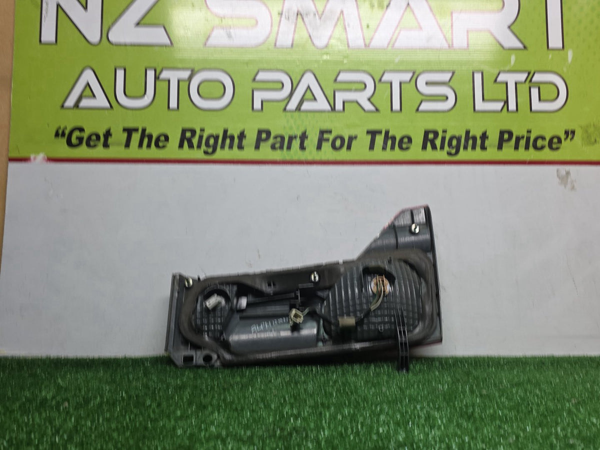 2004 Used Toyota Alphard - Left Taillight PN: 58-8