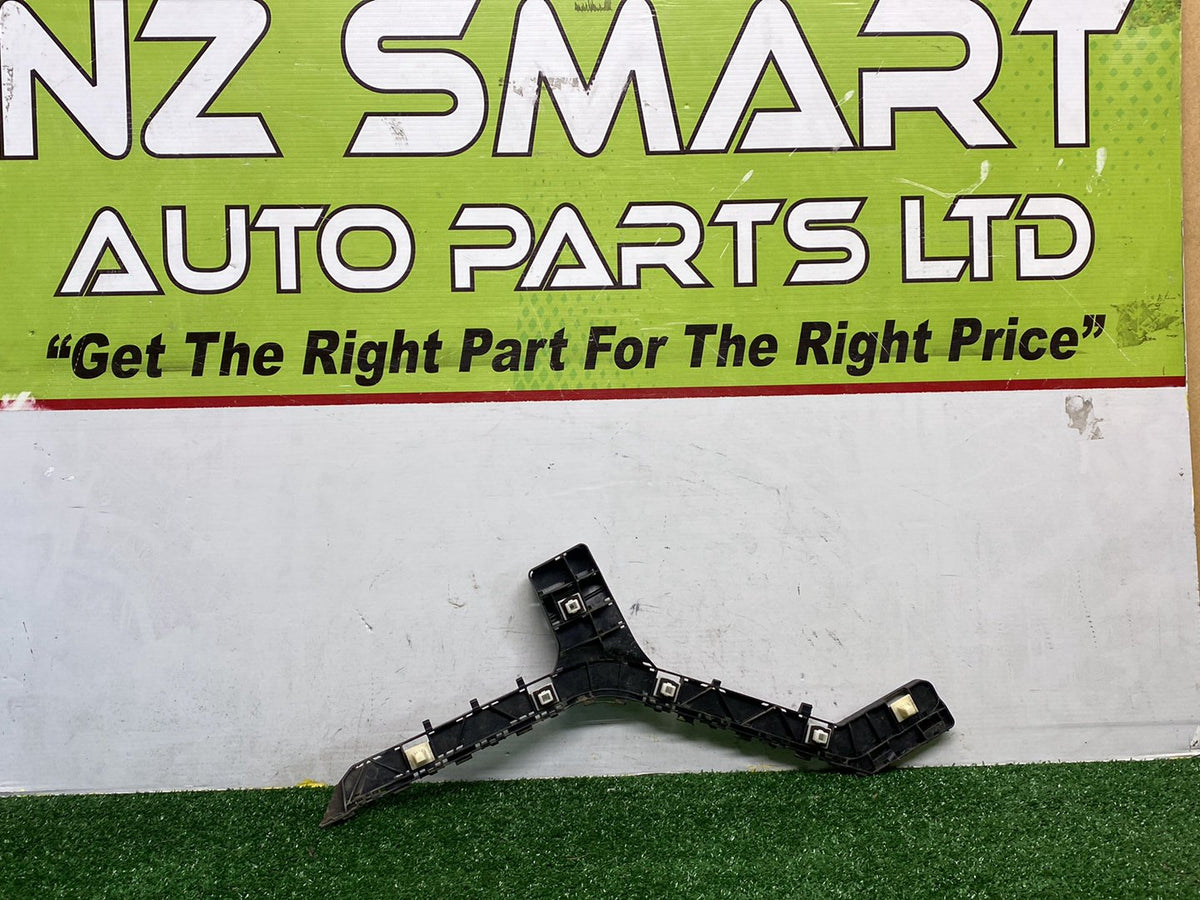 2009 Honda Odyssey RB3 - Left Rear Bumper Retainer PN: