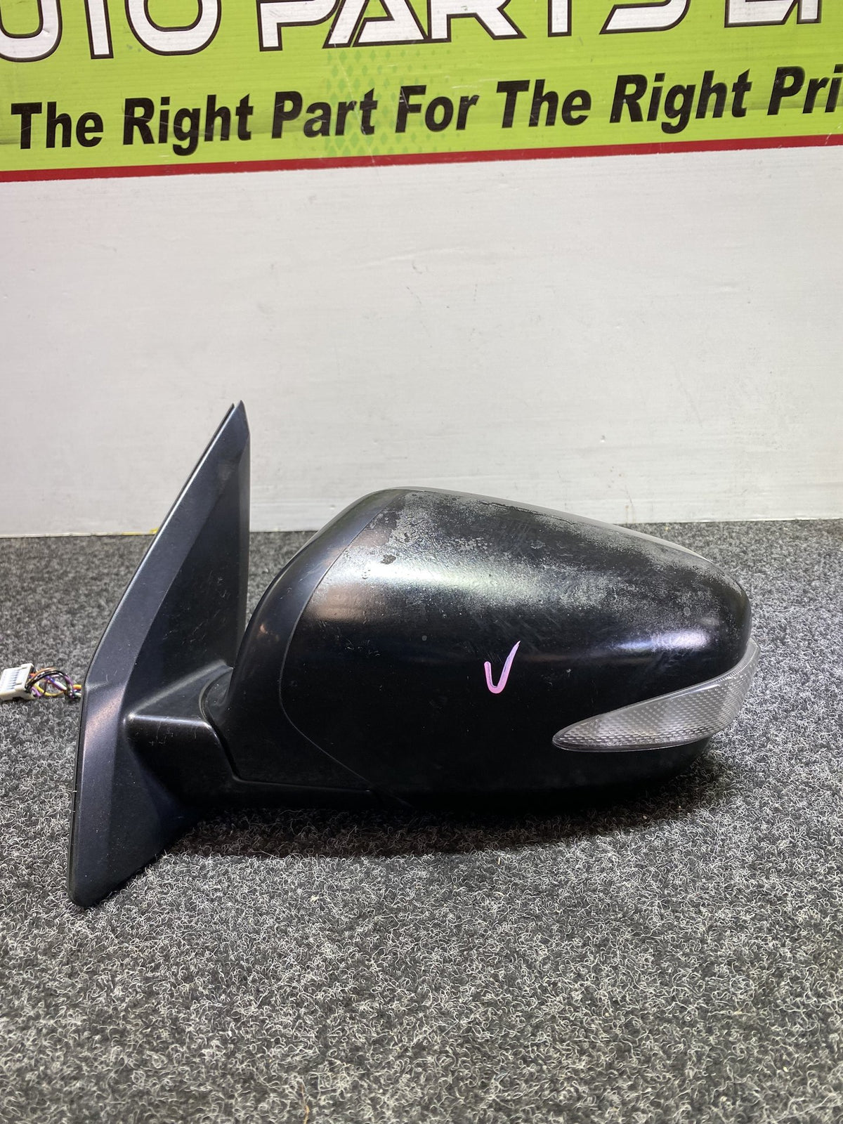 2009 Mitsubishi Outlander CW5W - Left Door Mirror PN: 9 wires