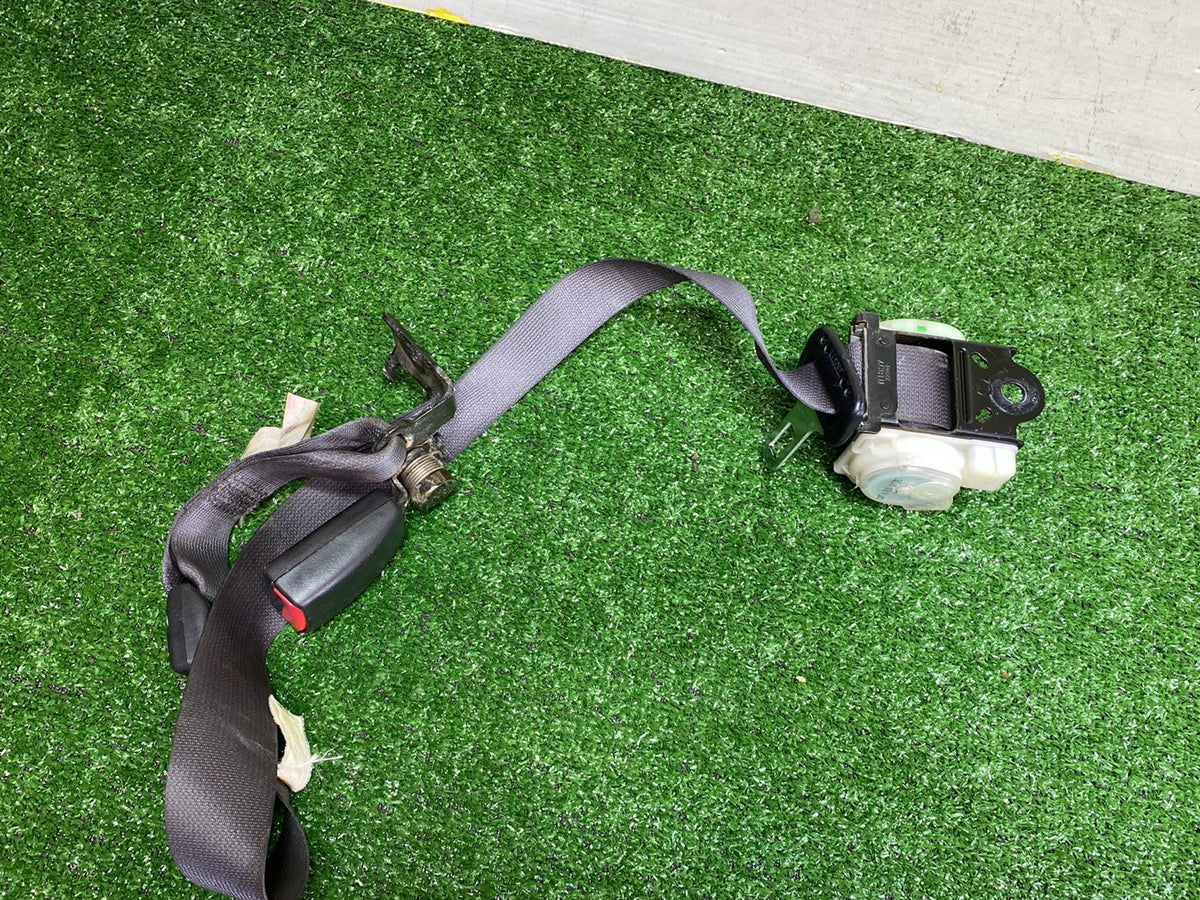 2002 Used Toyota Caldina - Centre Seat Belt PN: