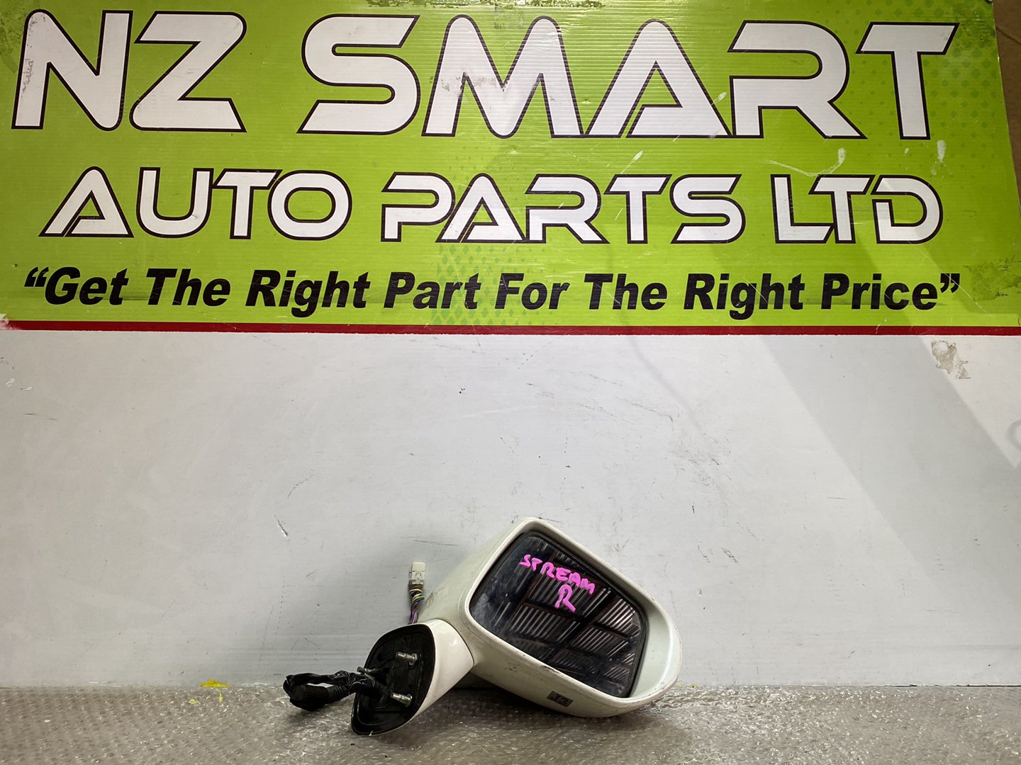 2005 Honda Fit- Right Door Mirror PN: 7 wires