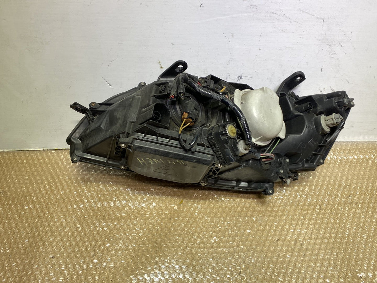 2004 Subaru Legacy - Right Headlight PN: 84001AG201
