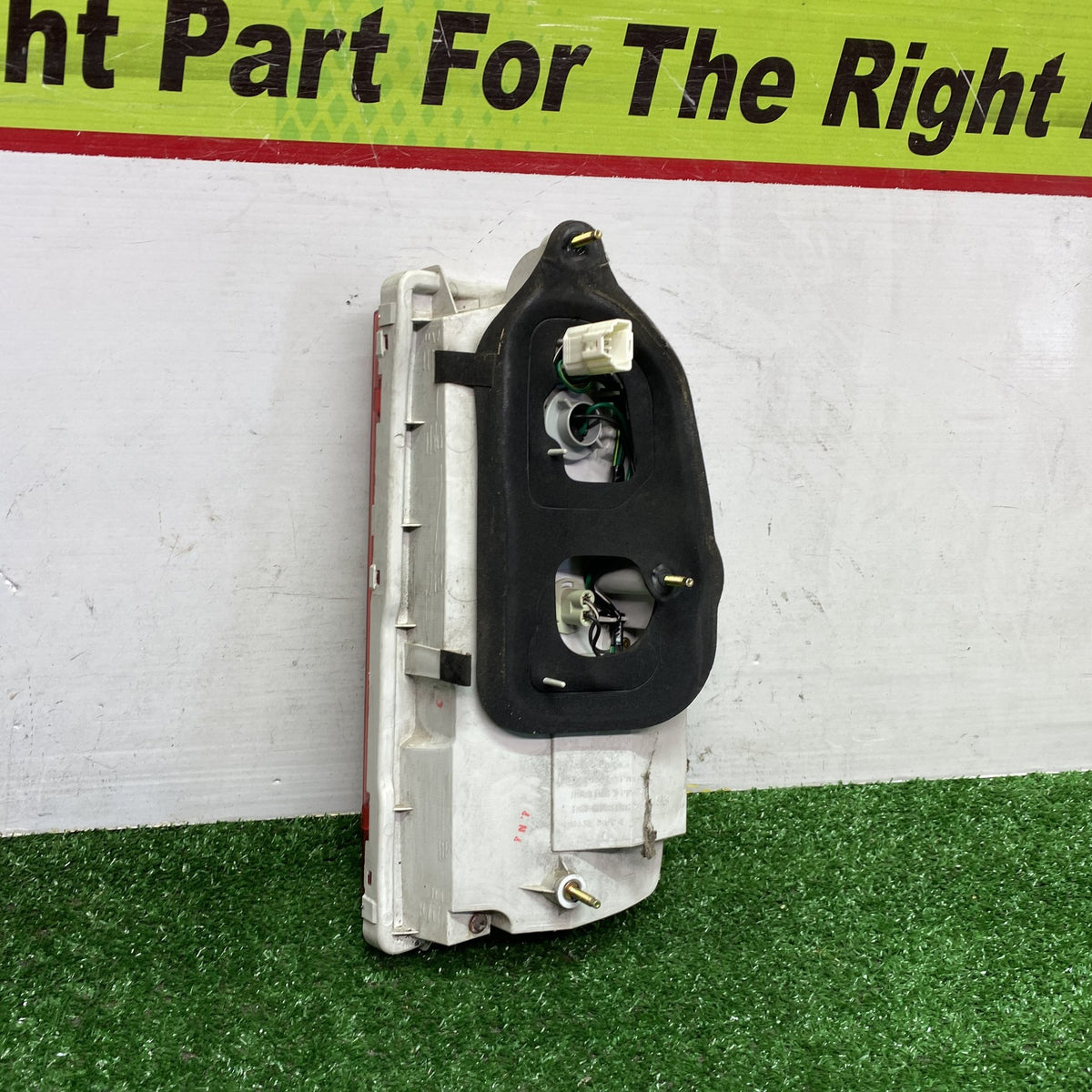 May 2002 to Dec 2010 - Nissan Elgrand E51 - Left Upper Taillight - Lens# D005