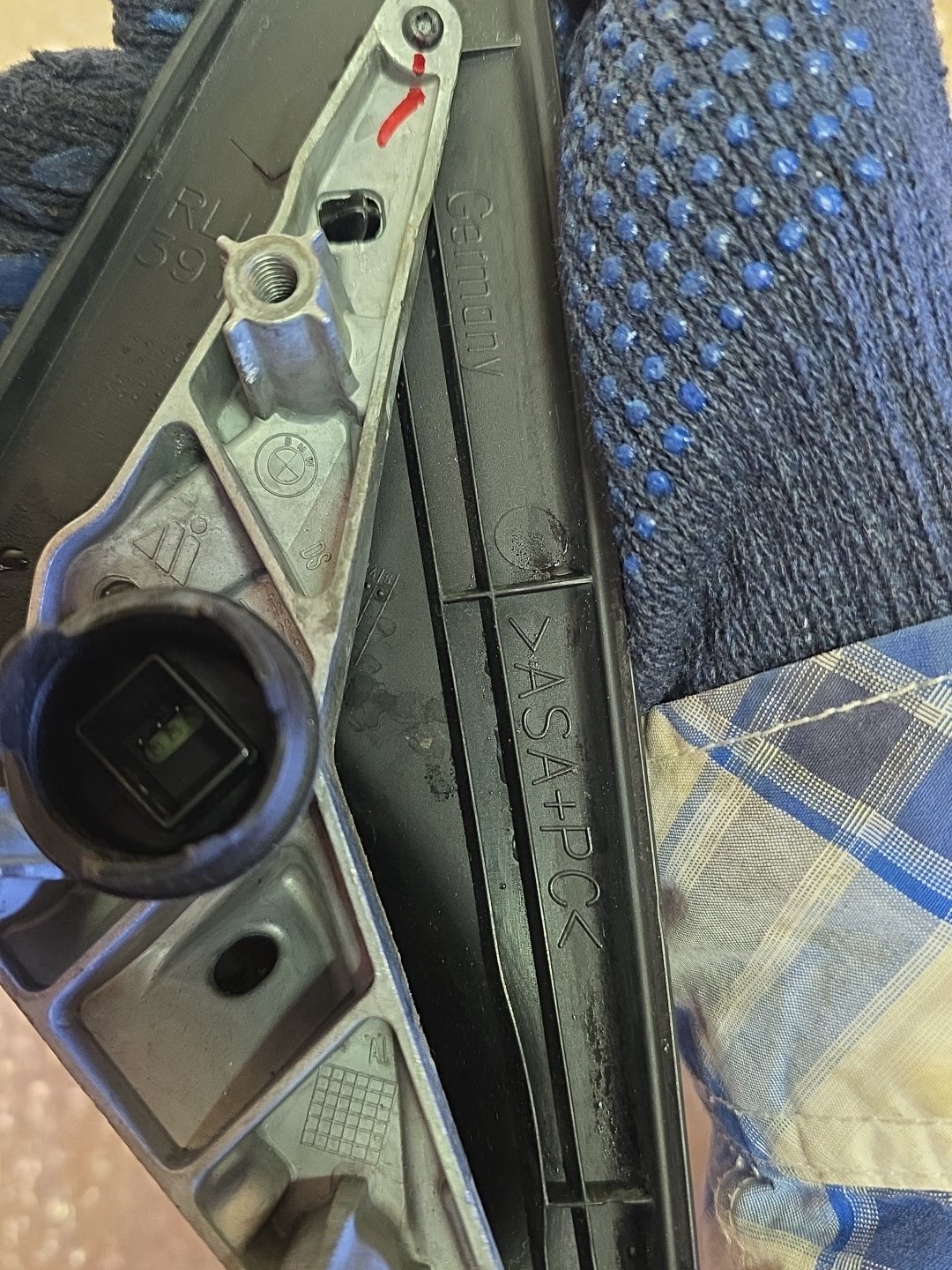 2009 BMW 320i - Left Door Mirror PN: 3 pin