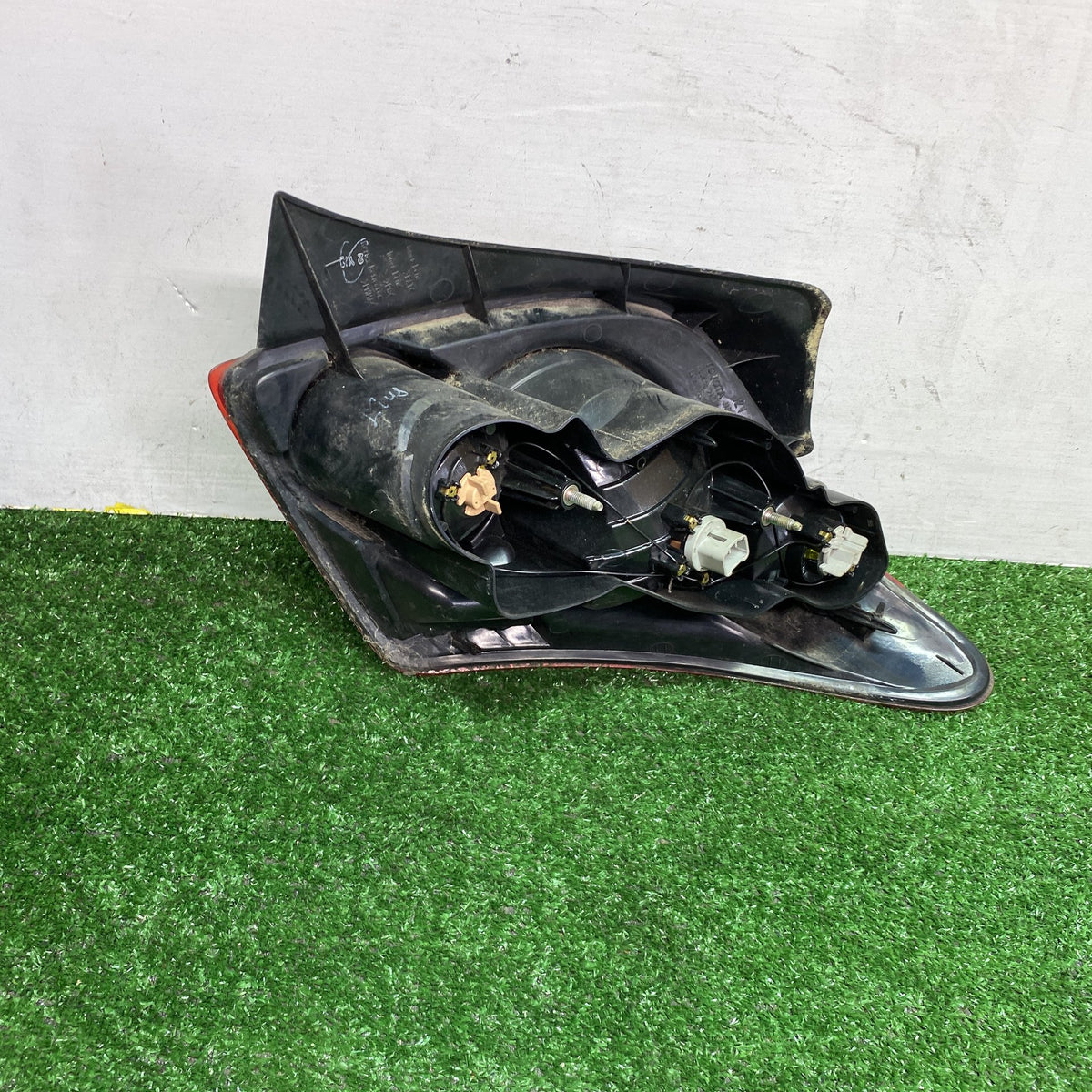 2004 Toyota Ist - Left Taillight PN: KOITO 52-058