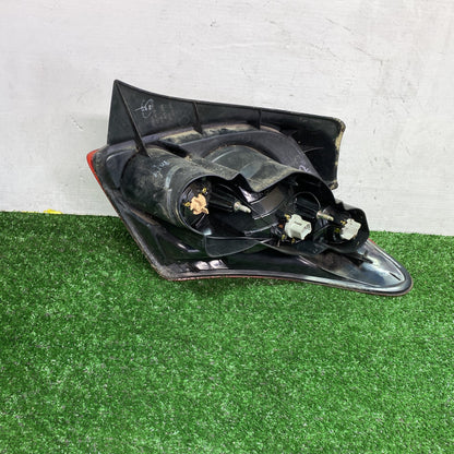 2004 Toyota Ist - Left Taillight PN: KOITO 52-058