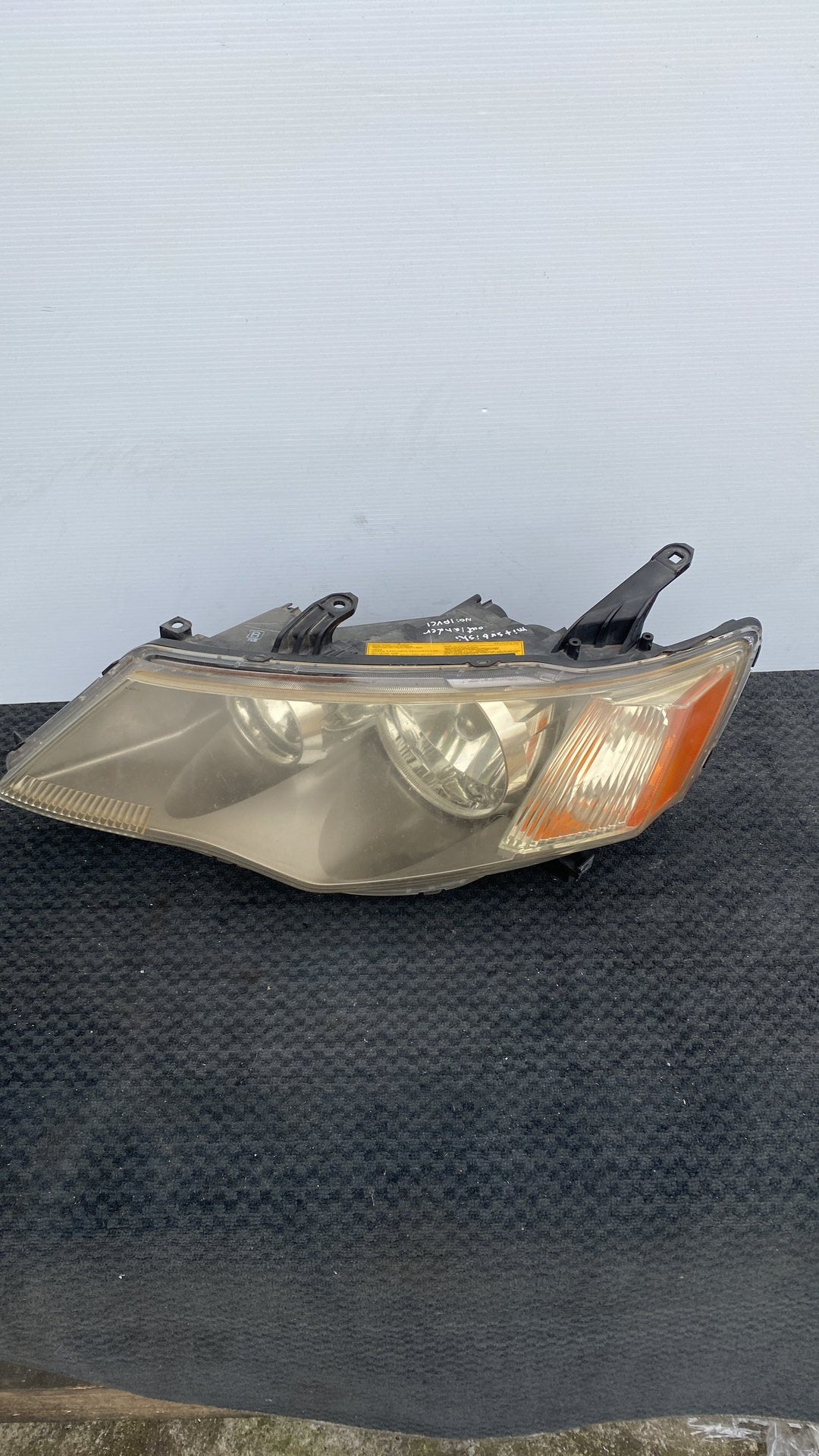 2008 Mitsubishi Outlander - Left Headlight