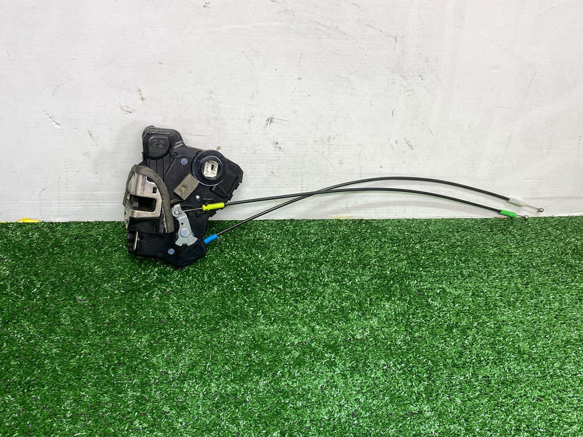 2006 Used Toyota Caldina - Left Front Door Lock Actuator PN: 6904013051