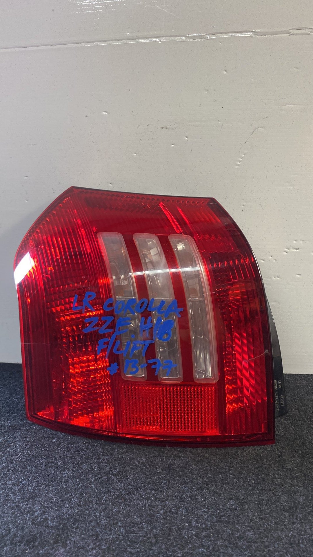 2005 Toyota Corolla - Left Taillight PN: 13-77 F/Lift H/B type