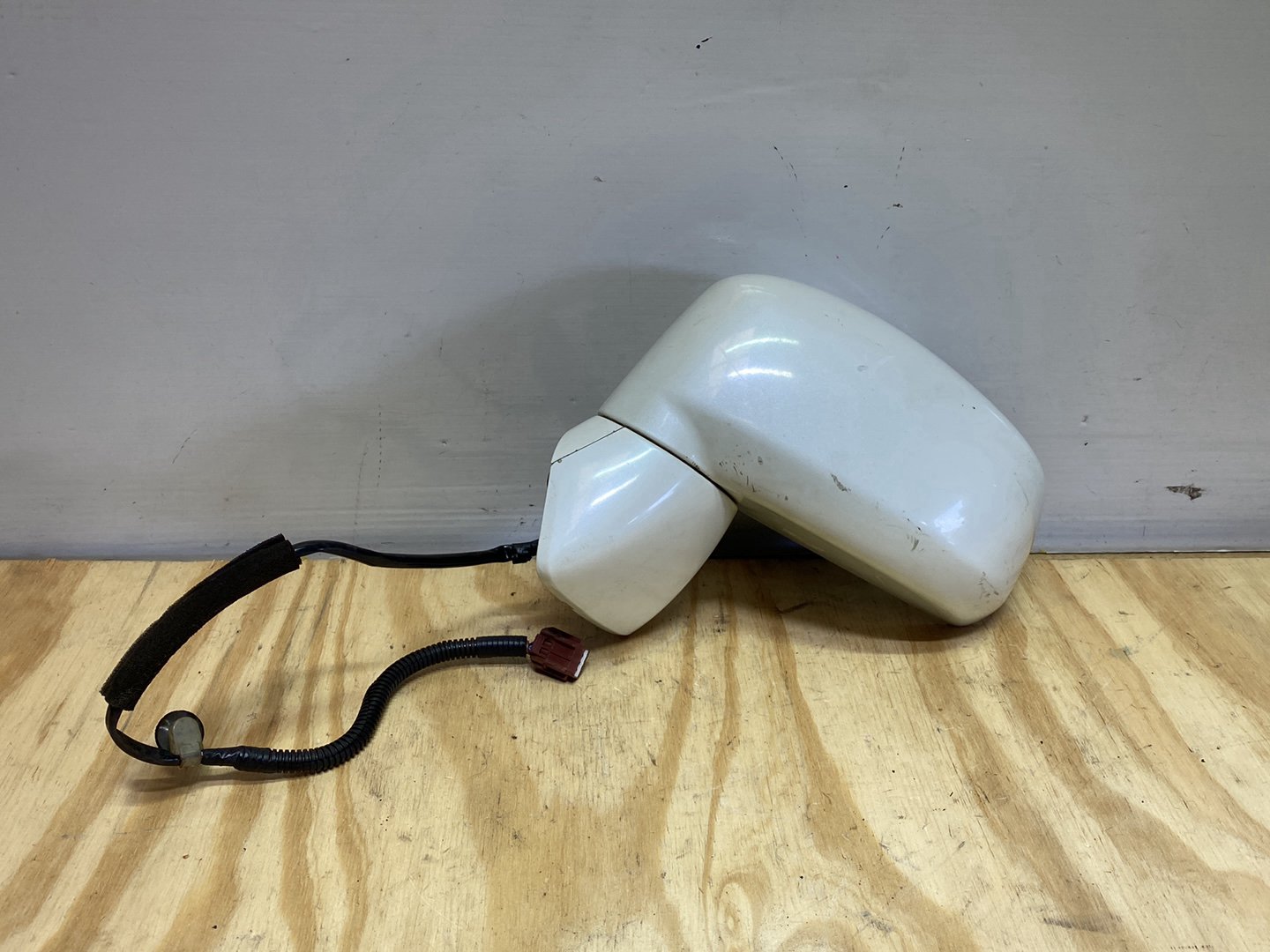 2010 Nissan Tiida SC11 - Left Door Mirror PN: 5 wires