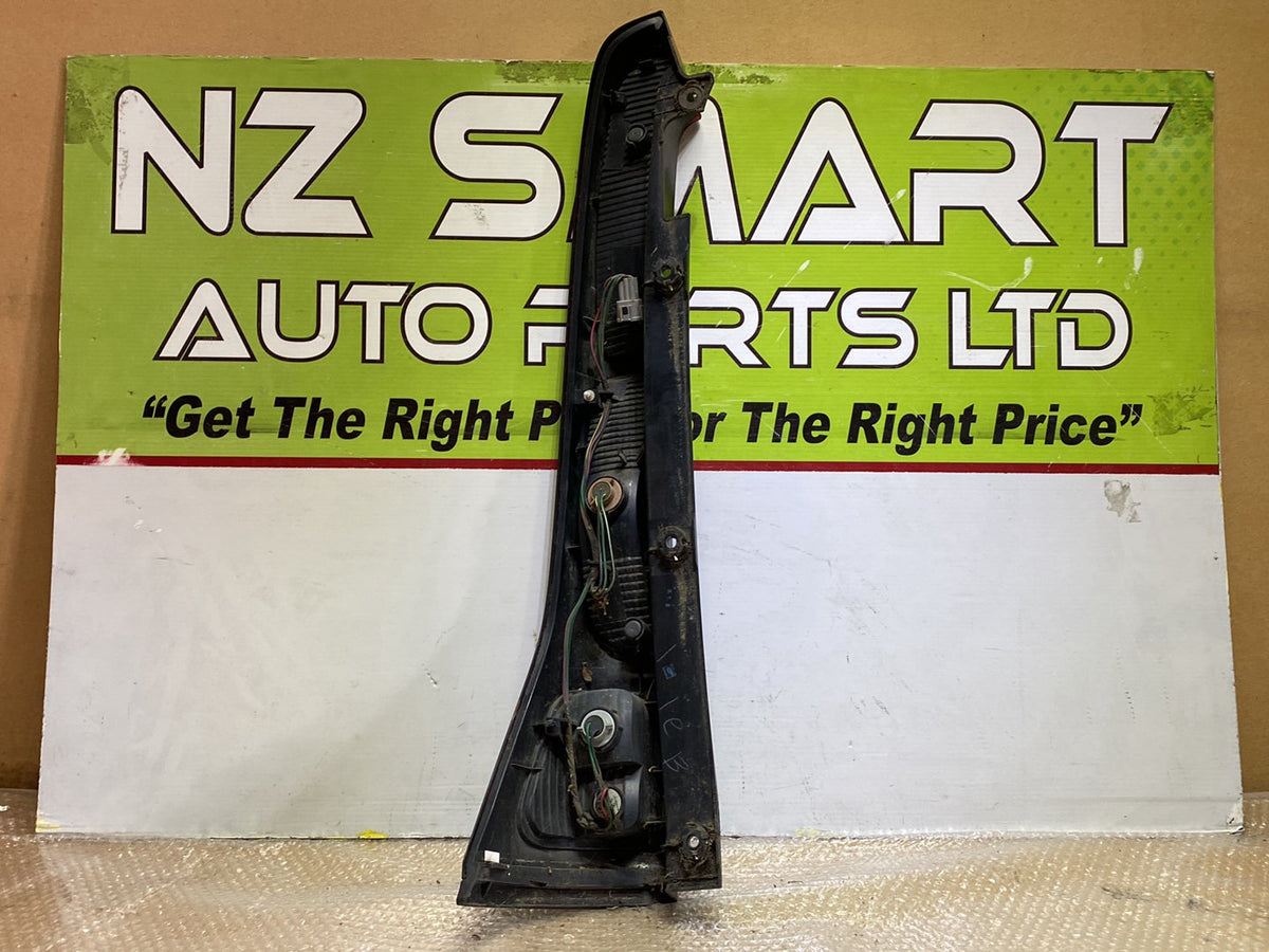2008 Nissan Serena - Right Taillight PN: B6550CY025