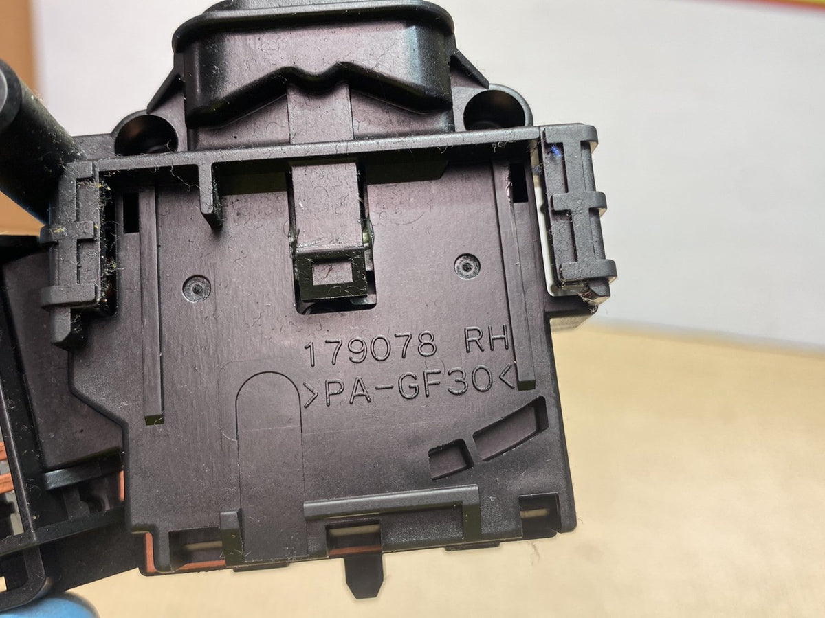 2005 Used Toyota Alphard ANH10 - Wiper Switch PN: indicator switch