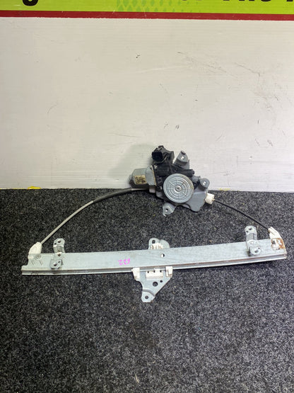 2010 Nissan Juke YF15 - Left Front Window Regulator/Motor