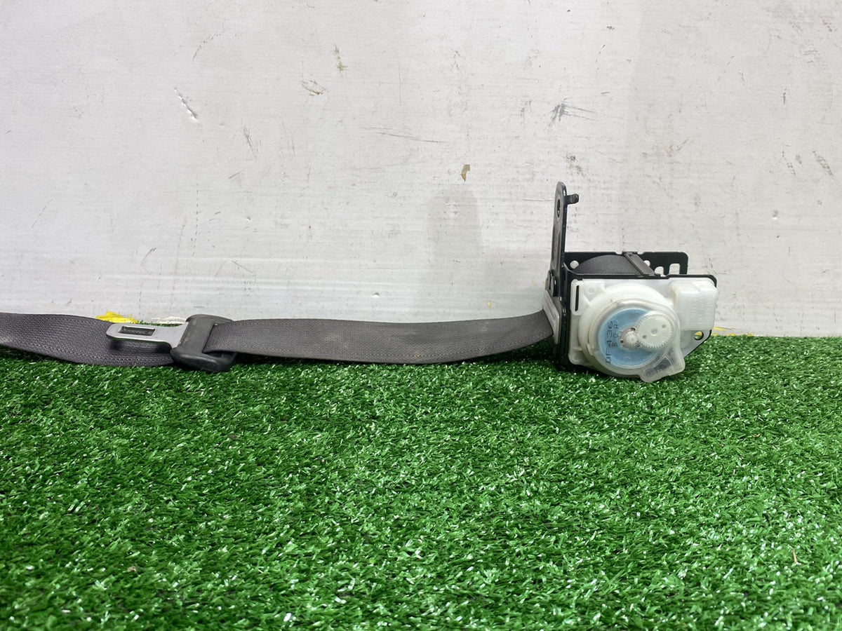 2006 Used Toyota Caldina - Right Rear Seat Belt PN: 7331021030C2