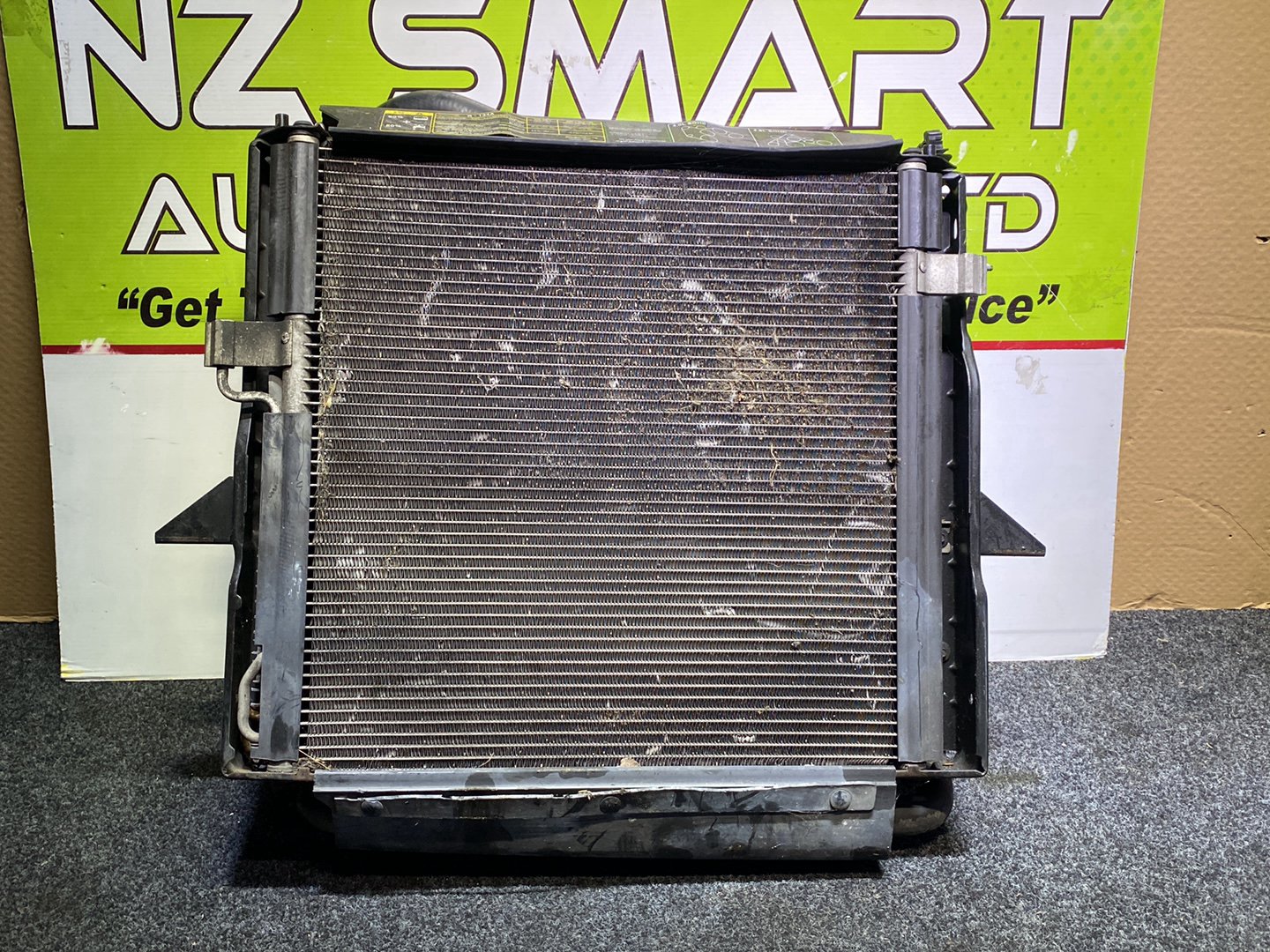 2004 Ford Explorer 1FMDU73E54ZA61167 - Radiator
