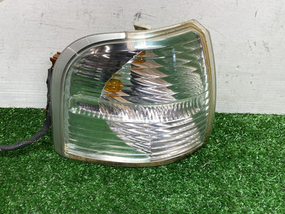 Oct 2001 to Aug 2005 - Ford Explorer UT UZ - Right Indicator - Corner Lamp