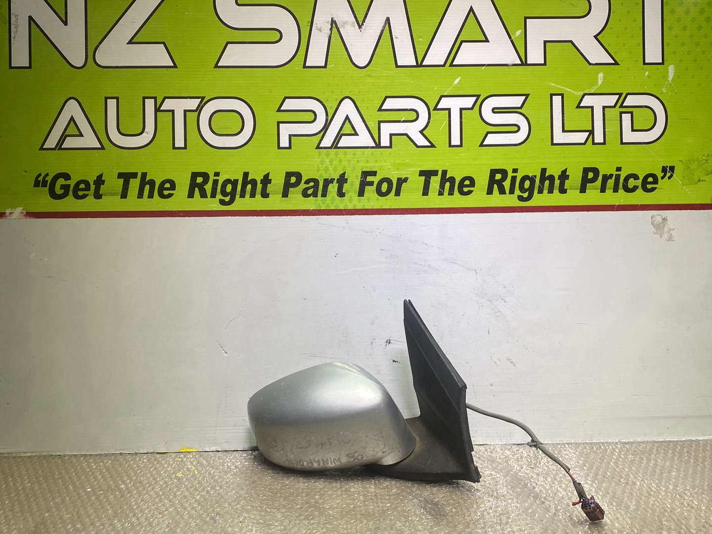 2006 Nissan Wingroad- Right Door Mirror PN: 5 wires