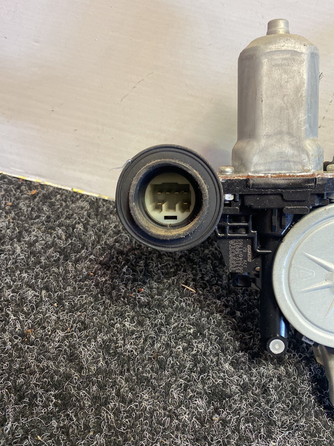 2013 Toyota Hiace - Right Front Window Regulator/Motor