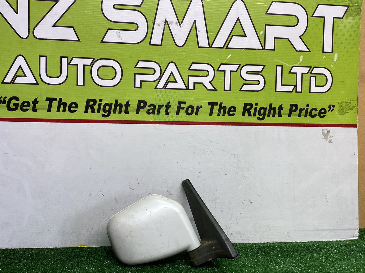 2002 Mitsubishi Pajero - Right Door Mirror PN: 5 wires