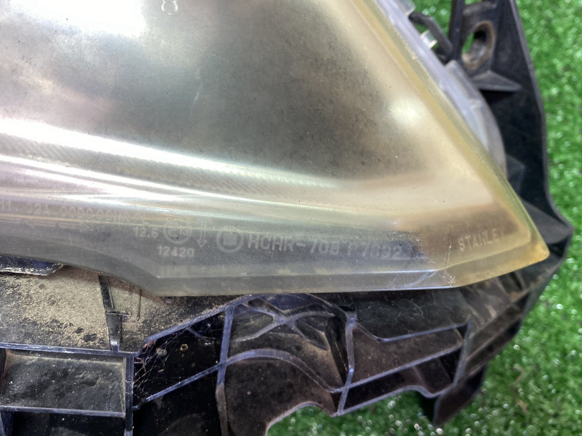 2009 Honda Odyssey RB3 - Right Headlight PN: STANLEY P7692