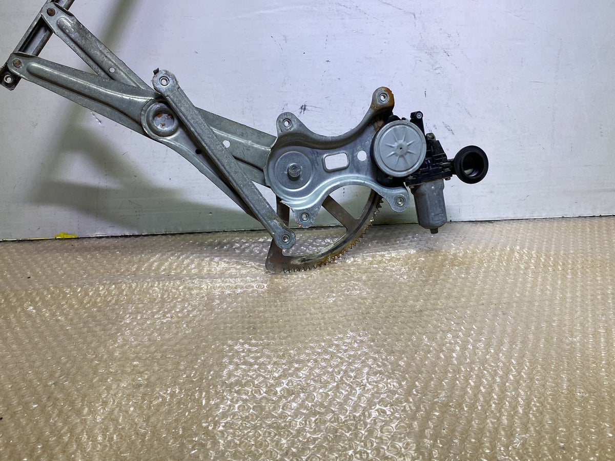 2006 Used Toyota Wish - Right Rear Window Regulator/Motor PN: 6980368010