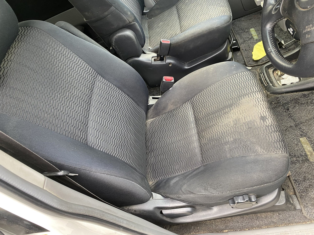 2007 Toyota Voxy AZR60- Dismantling For Parts