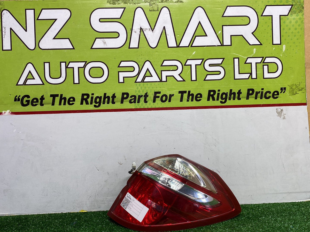 2006 Subaru Legacy - Right Taillight PN: 220-20952