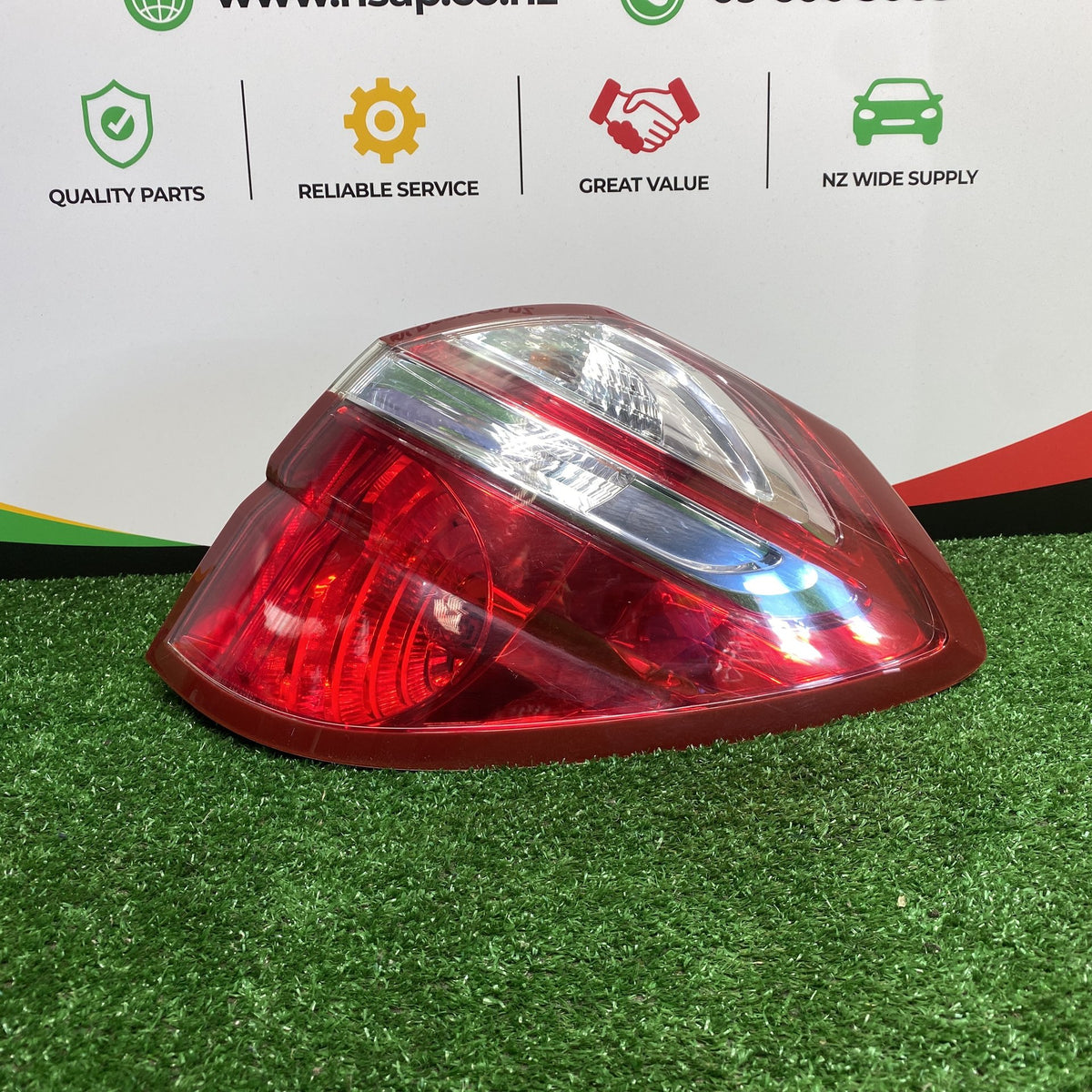 2006 Subaru Legacy - Right Taillight LENS: KOITO 220-20952/ PN: 84201AG322