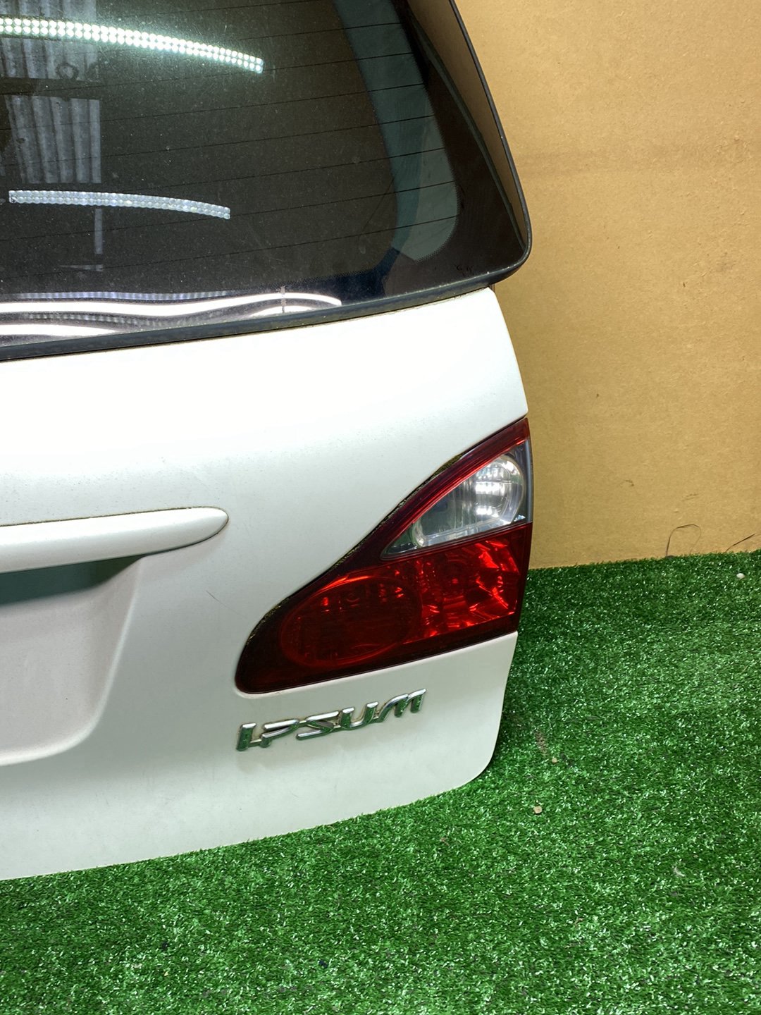 2005 Used Toyota Ipsum - Tailgate PN: See photos-complete