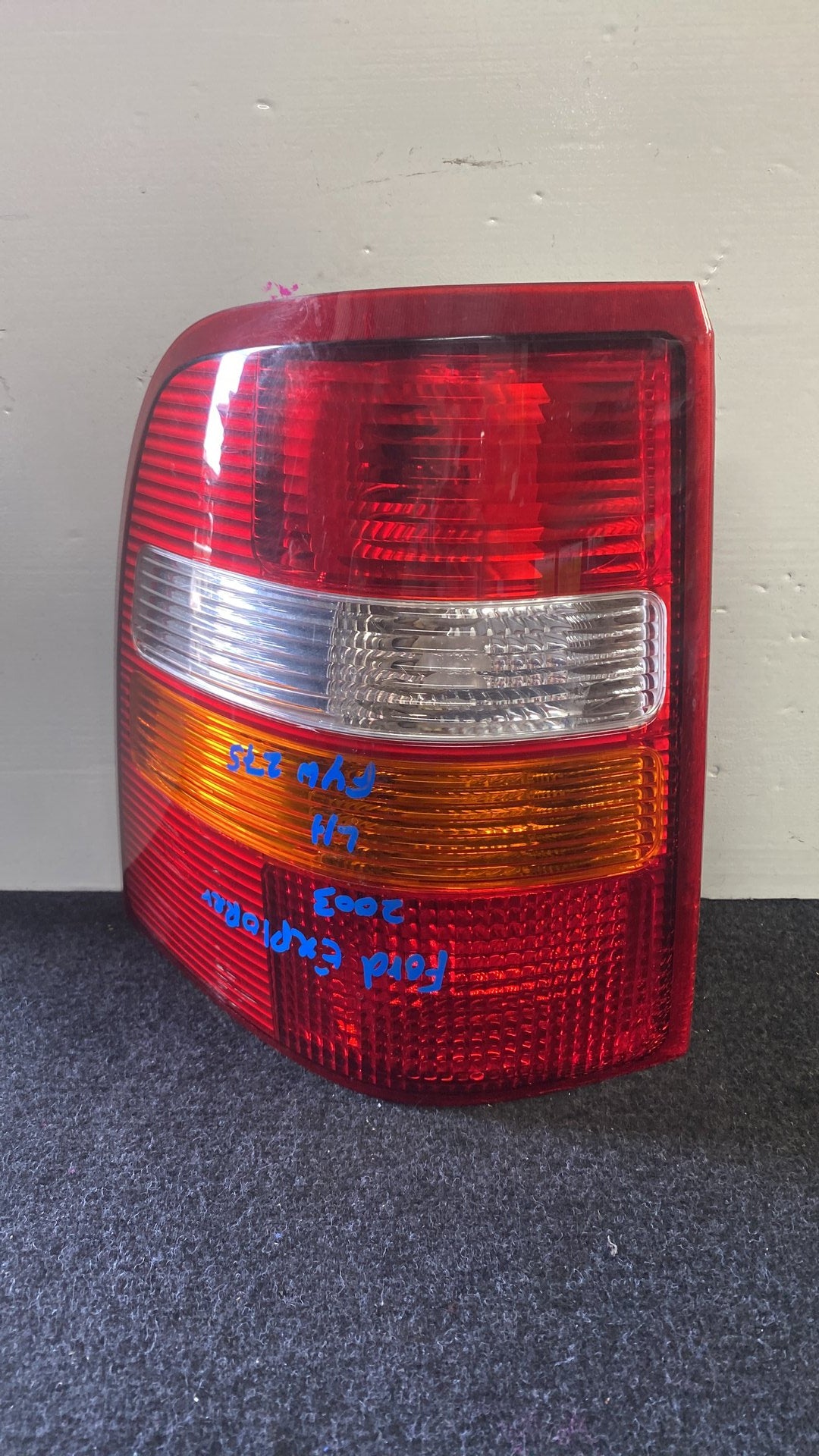 2004 Ford Explorer - Left Taillight PN: no numbers