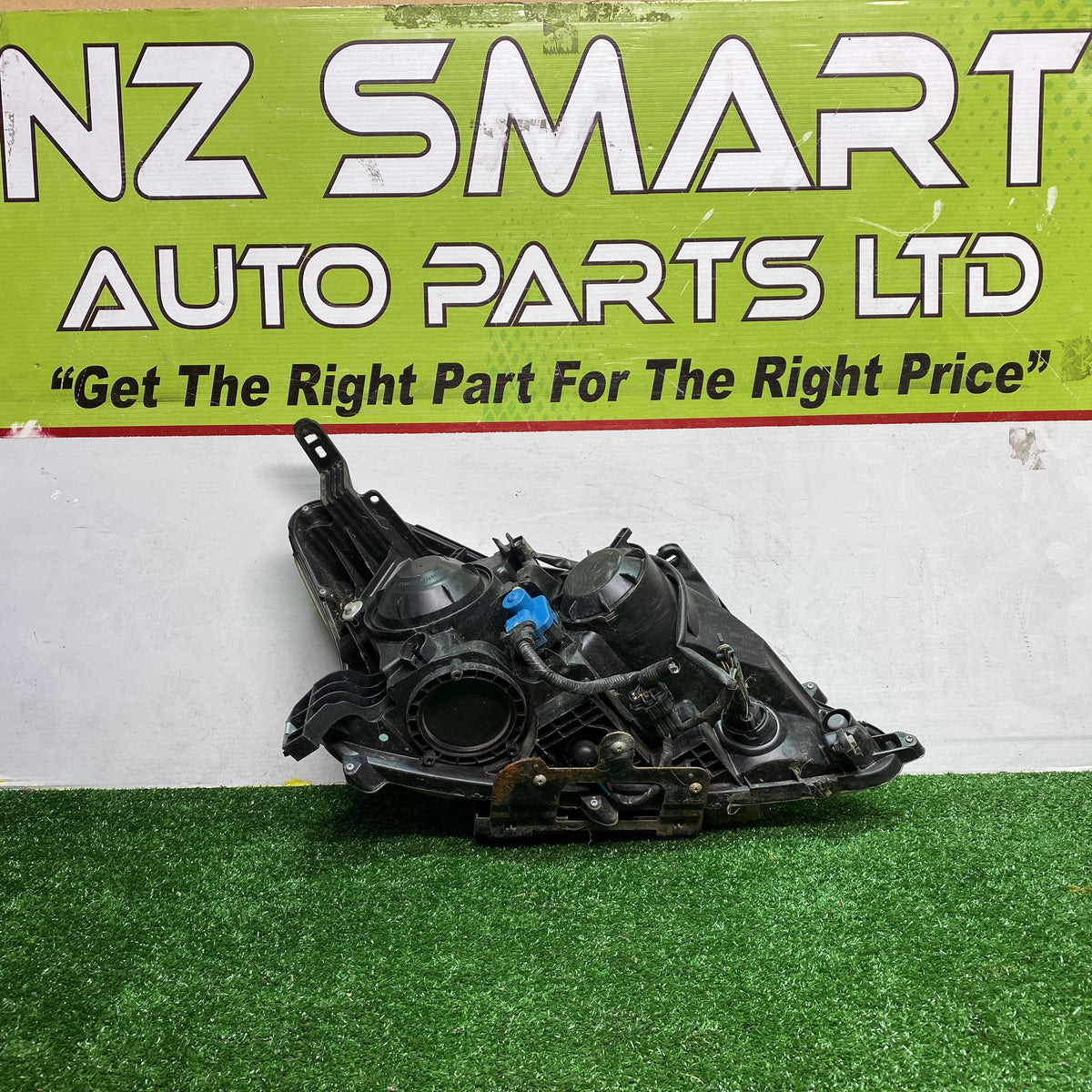 2015 Nissan Pulsar - Left Headlight PN: STANLEY W0610