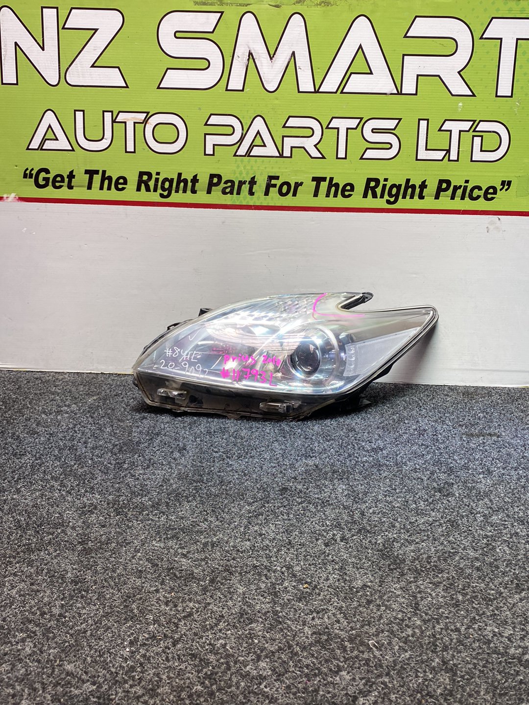 2010 Used Toyota Prius ZVW30 - Left Headlight PN: TYC 20-9092