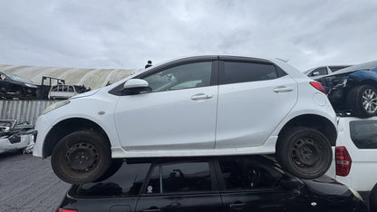 2008 Mazda Demio DE5FS  1.5L / Dismantling For Parts