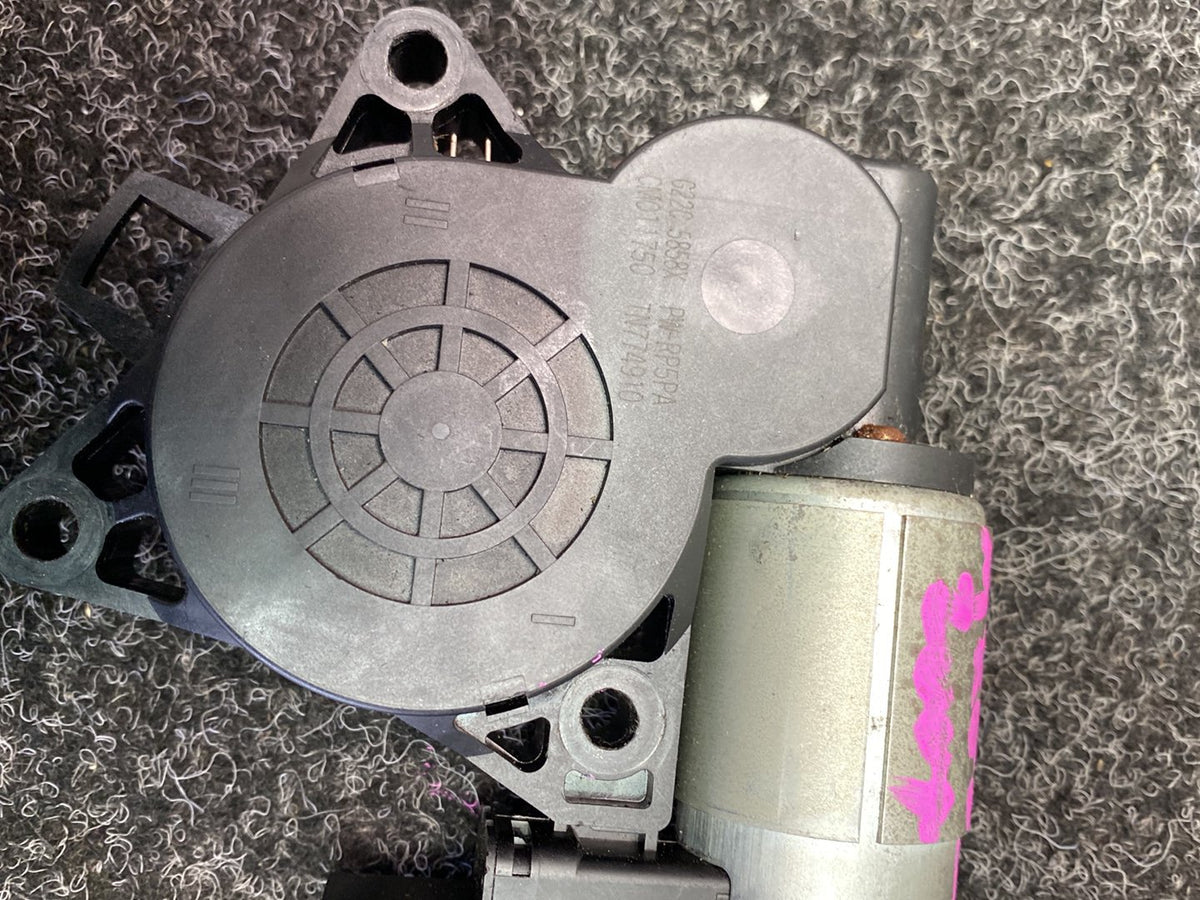 2004 Mazda Axela - Right Front Window Motor