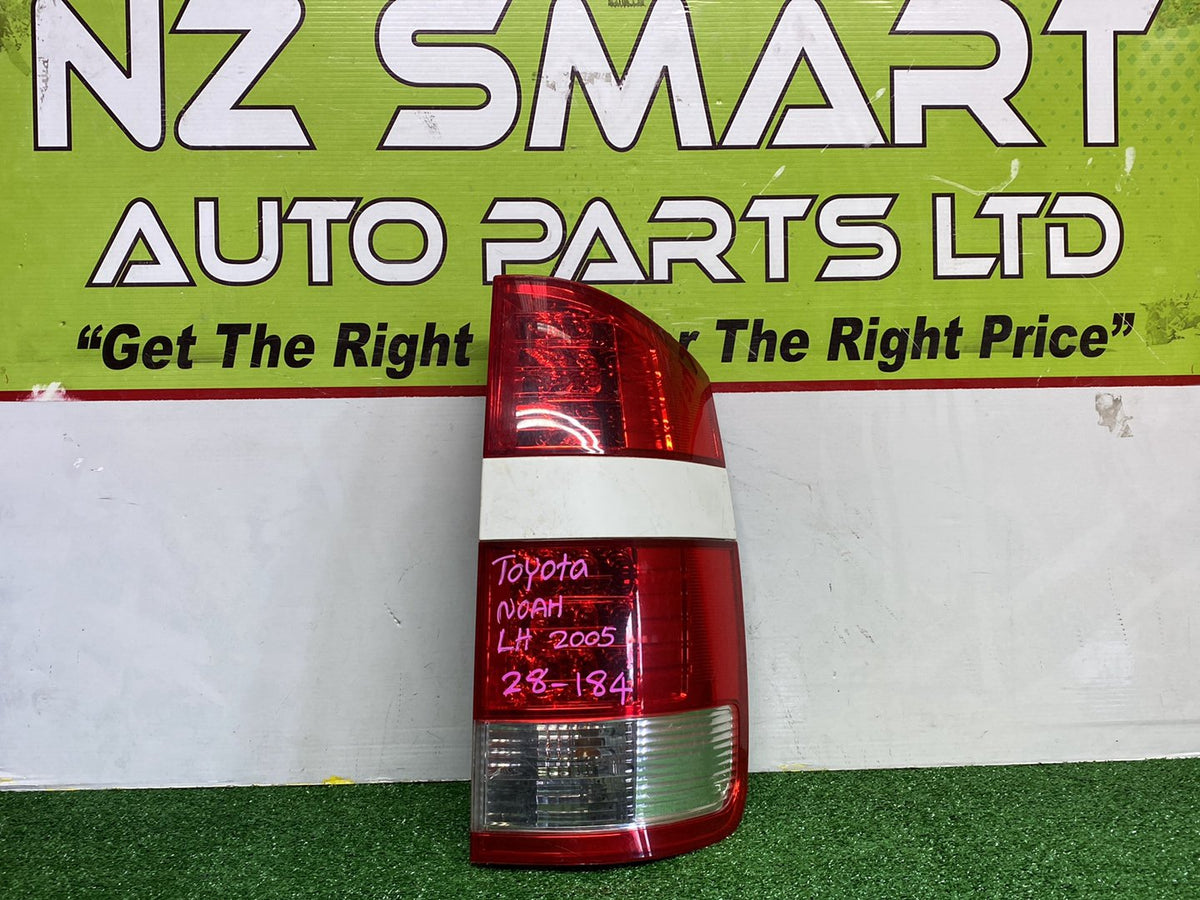 2005 Used Toyota Noah - Right Taillight PN: 28-184