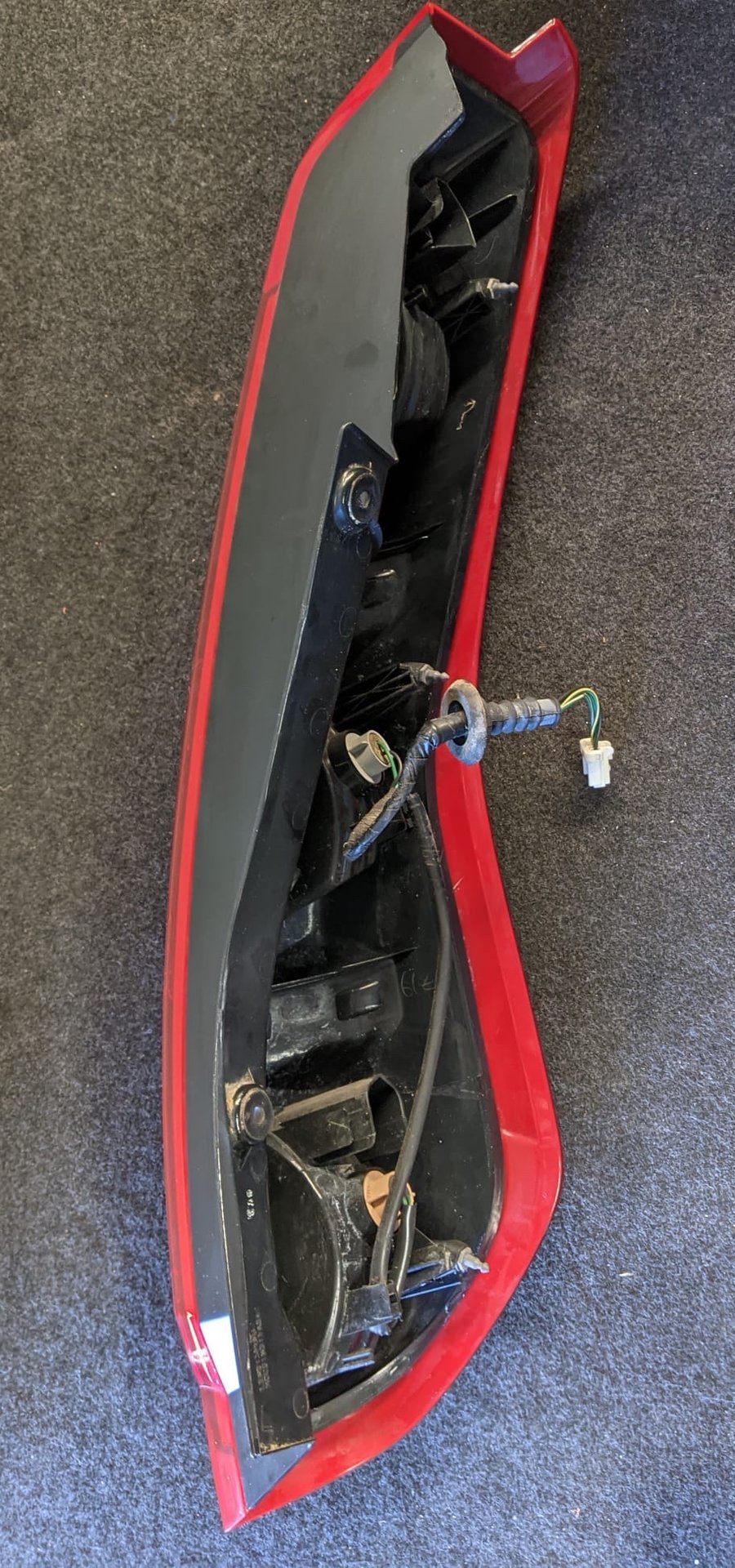 2009 Nissan X-Trail - Left Taillight PN: 220-63829