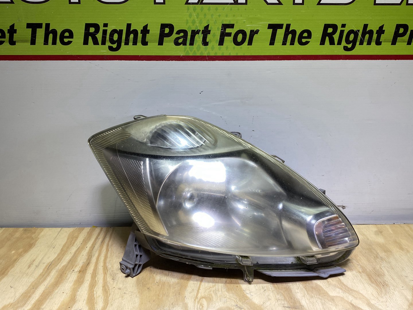 2005 Daihatsu Sirion - Right Headlight PN: Koito 100-51764