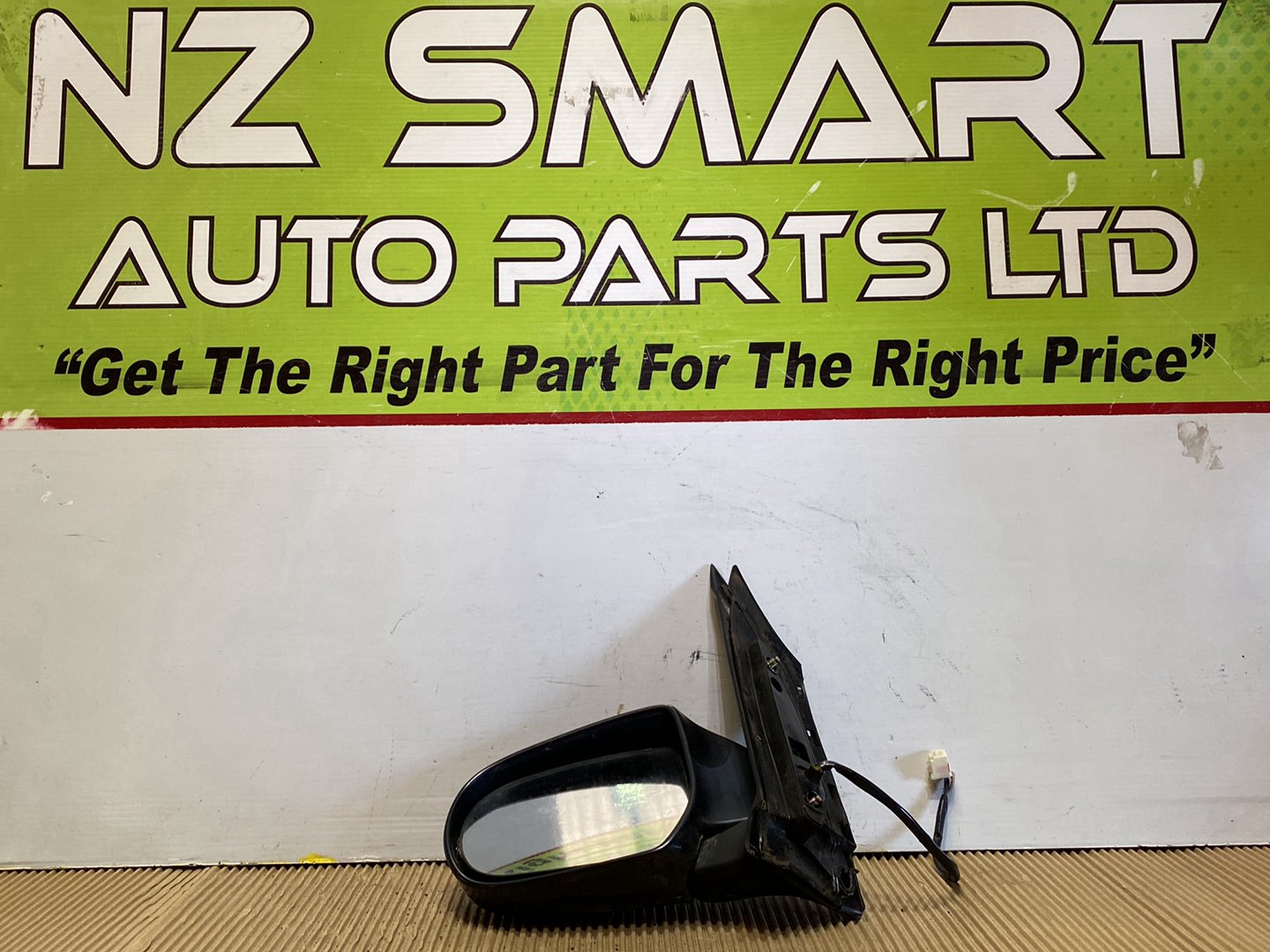 2004 Mazda MPV- Left Door Mirror PN: 4 wires