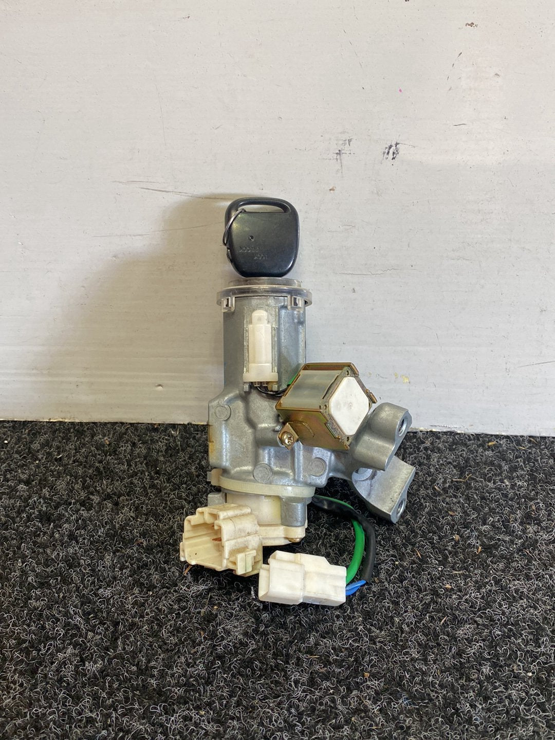 2005 Toyota Wish - Ignition With Key PN: 45020-68-1