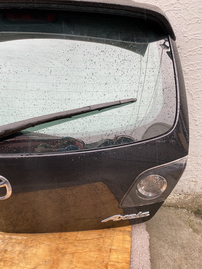 2005 Mazda Axela BK5P - Tailgate
