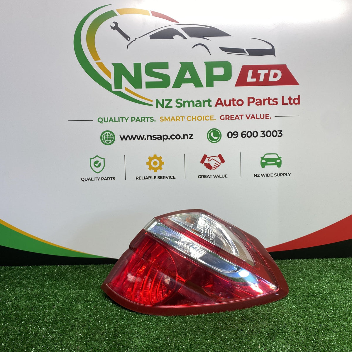 2006 Subaru Legacy - Right Taillight LENS: KOITO 220-20952/ PN: 84201AG322