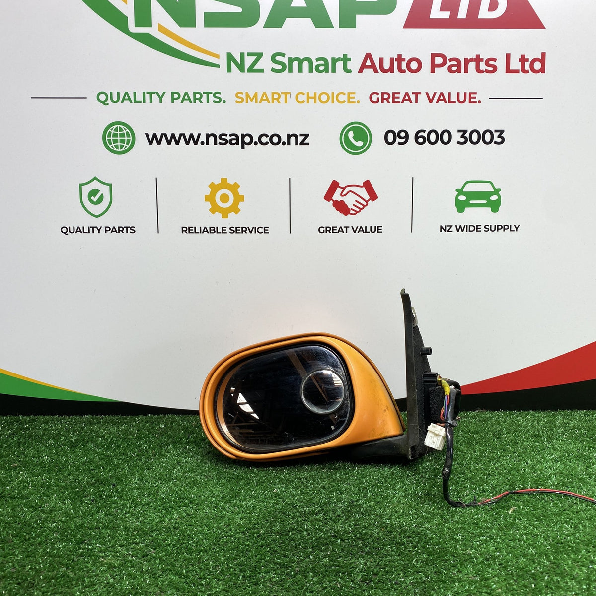 2004 Nissan March - Left Door Mirror PN: 2 Plugs 7 Wires