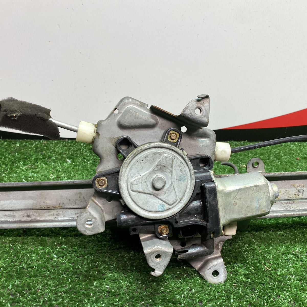 2010 Nissan March Left Front Window Regulator PN: 80721AX00A/Motor PN 807318990B