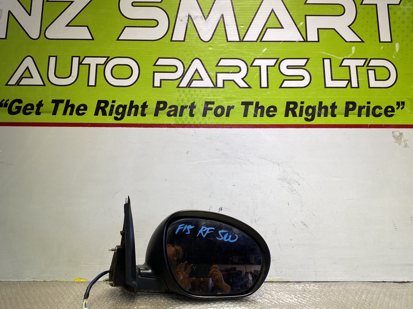 2011 Nissan Juke- Left Door Mirror PN: 5 wires